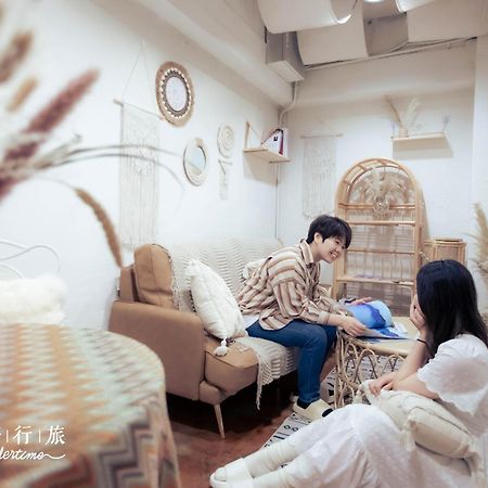 Wondertime2- Ladies' Inn 'Taipei Main Station Екстер'єр фото
