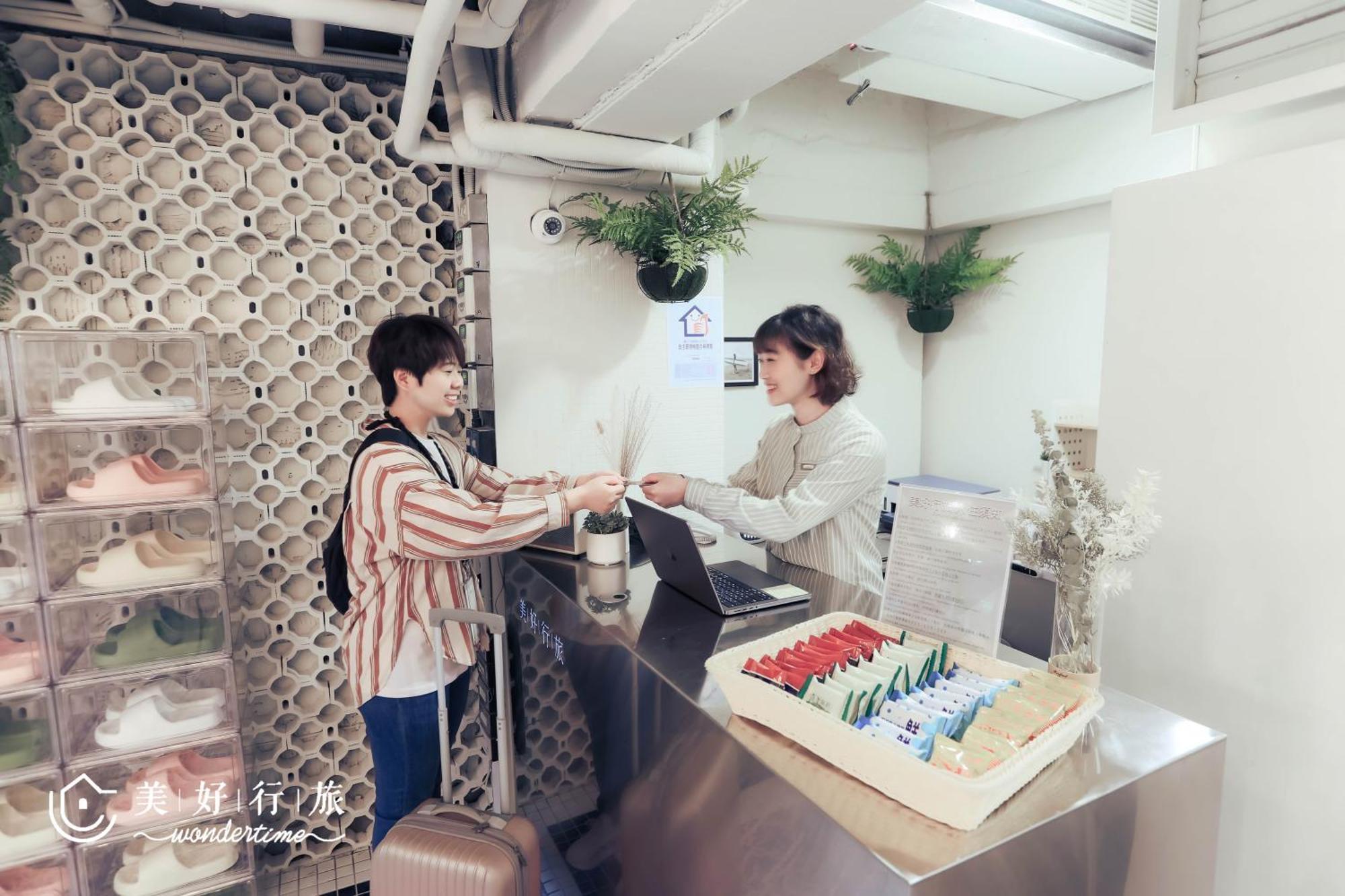 Wondertime2- Ladies' Inn 'Taipei Main Station Екстер'єр фото